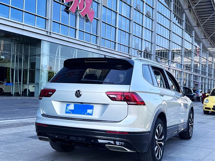 Фото 6 - Volkswagen Tiguan L Pro