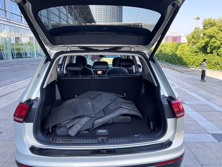 Фото 7 - Volkswagen Tiguan L Pro