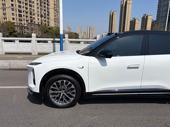 Фото 3 - Nio ES6