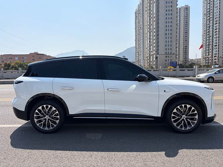 Фото 8 - Nio ES6