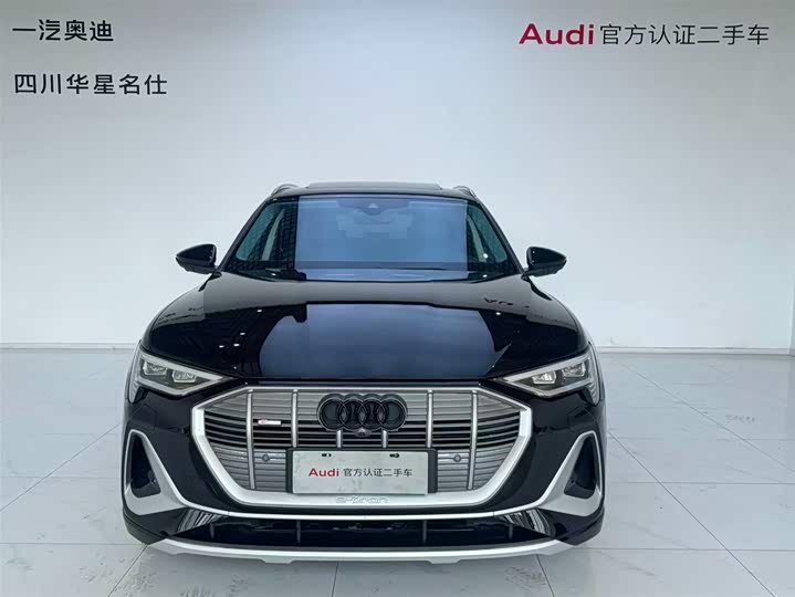 Фото 2 - Audi e-tron