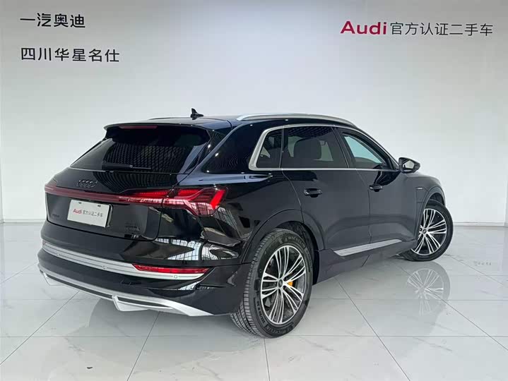 Фото 4 - Audi e-tron