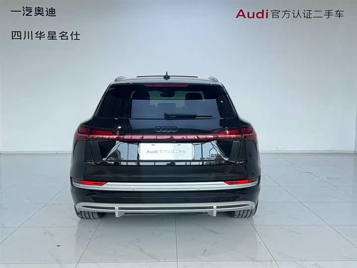 Фото 5 - Audi e-tron