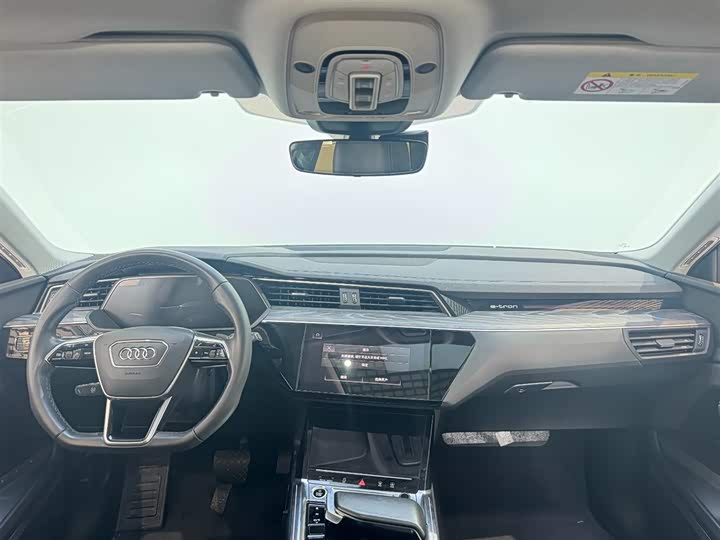 Фото 7 - Audi e-tron