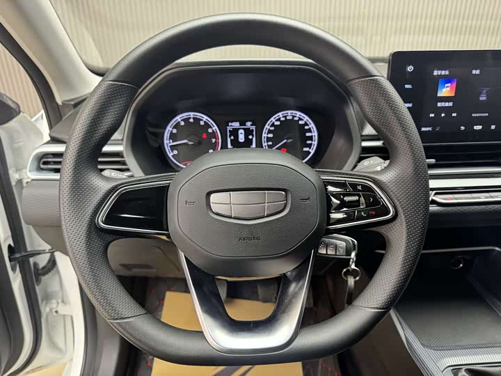 Фото 6 - Geely Emgrand