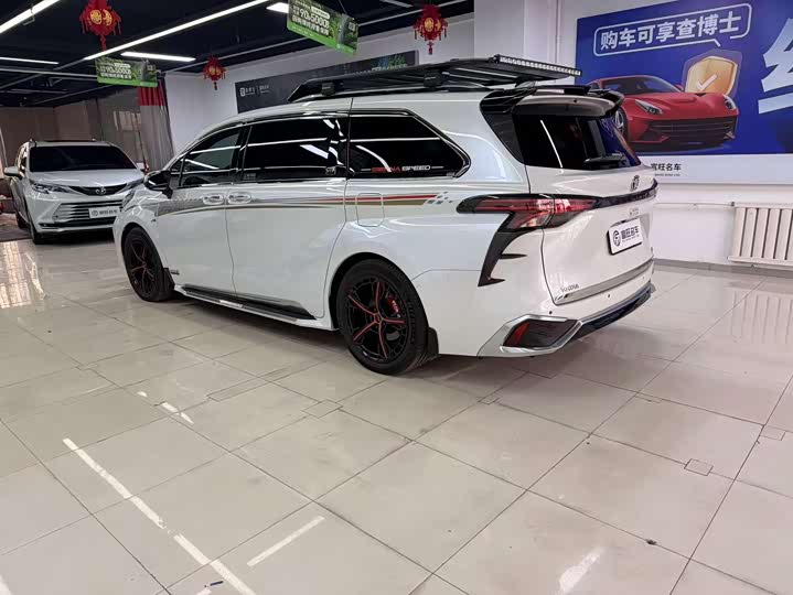 Photo 4 - Toyota Sienna