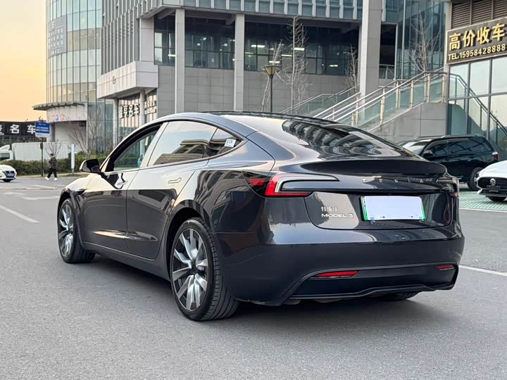 Фото 4 - Tesla Model 3