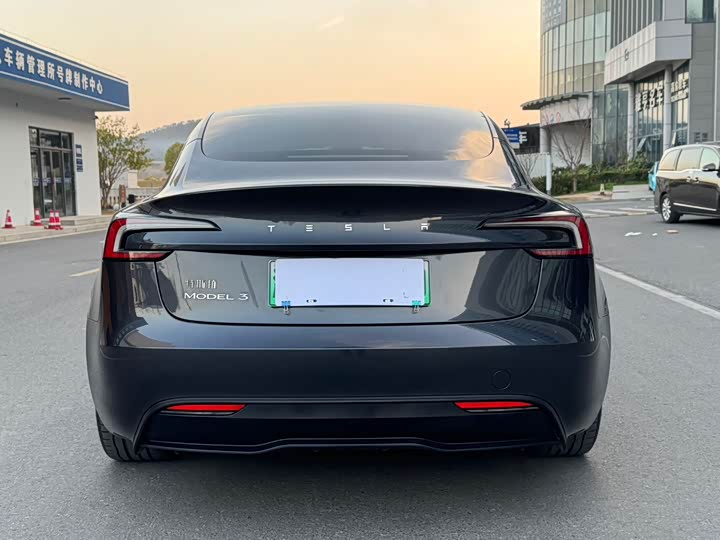 Фото 5 - Tesla Model 3