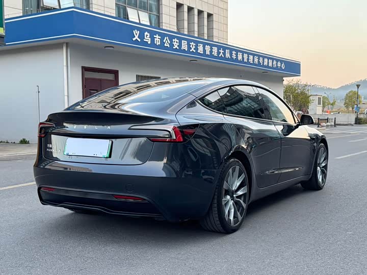 Фото 6 - Tesla Model 3