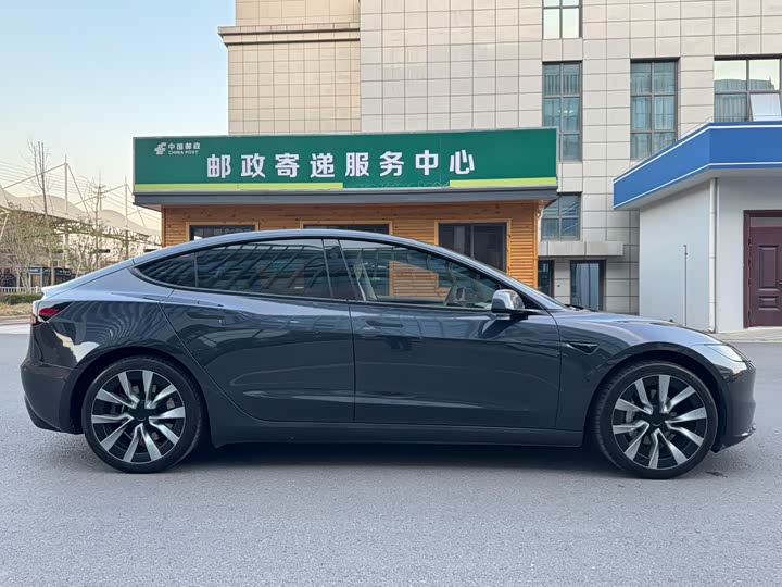 Фото 7 - Tesla Model 3