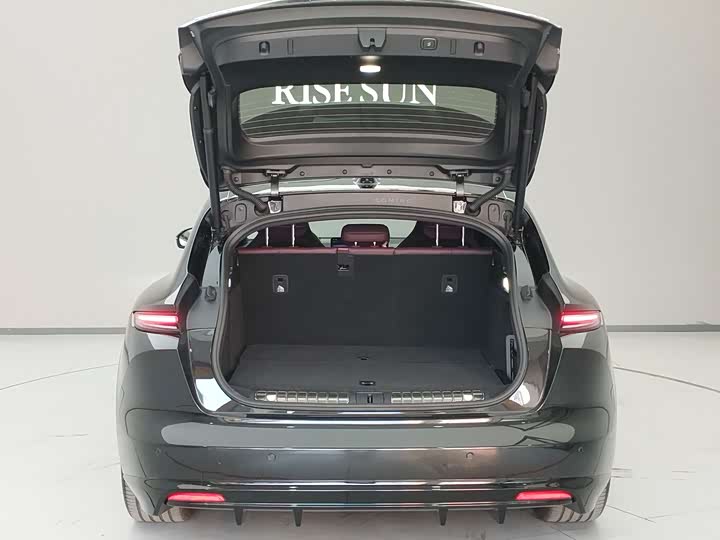 Фото 8 - Nio ET5T