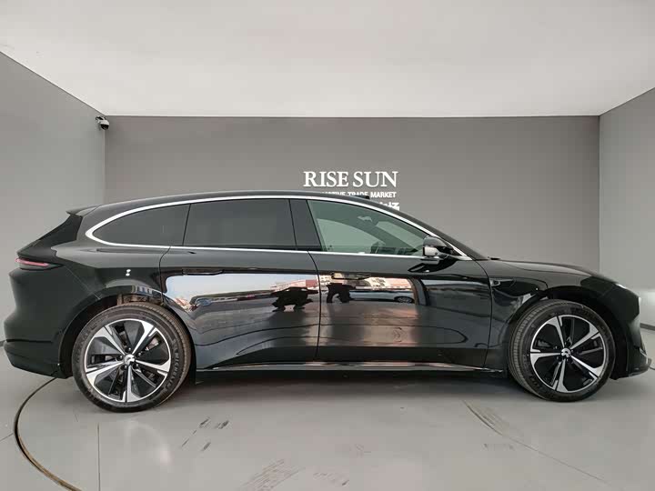 Фото 9 - Nio ET5T