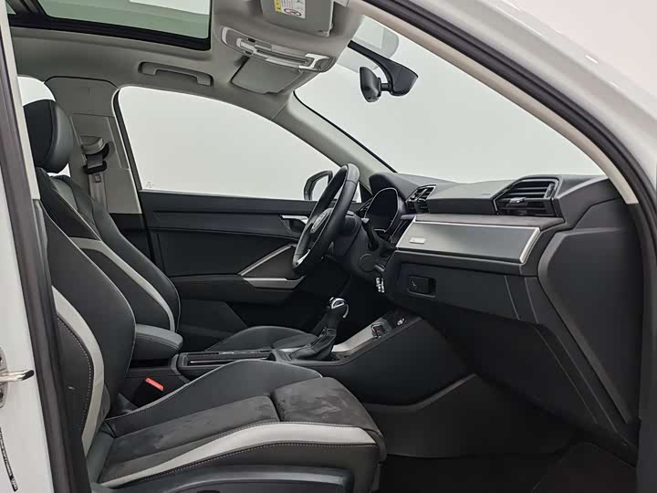 Фото 8 - Audi Q3