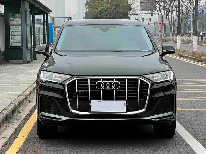 Фото 2 - Audi Q7