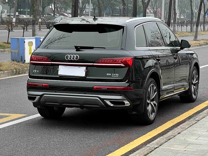 Фото 5 - Audi Q7