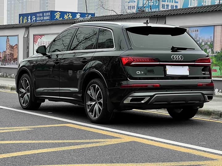 Фото 6 - Audi Q7