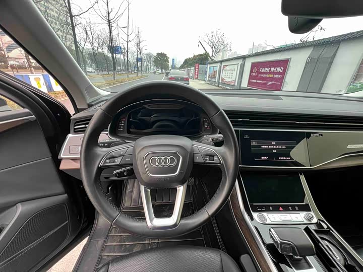 Фото 9 - Audi Q7