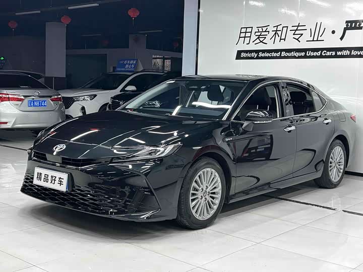 Фото 1 - Toyota Camry