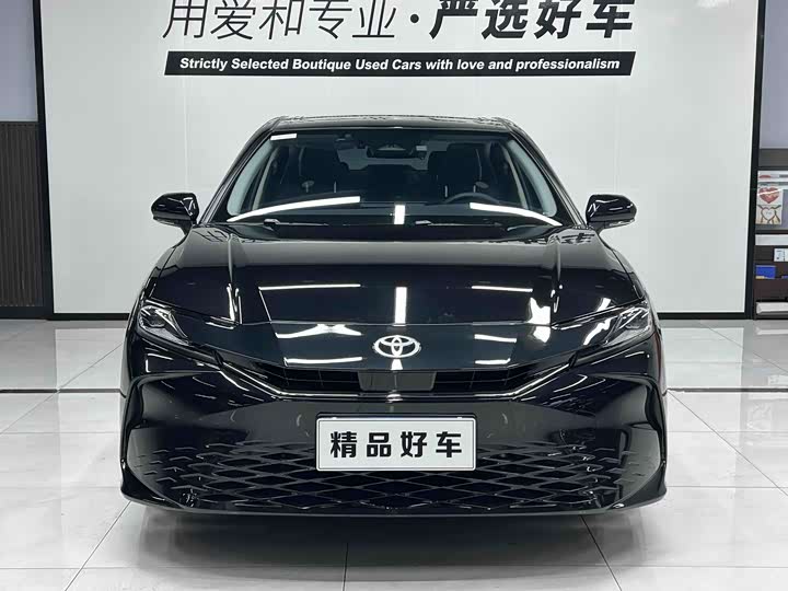 Фото 2 - Toyota Camry