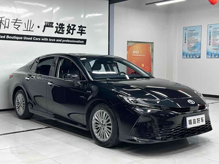 Фото 3 - Toyota Camry