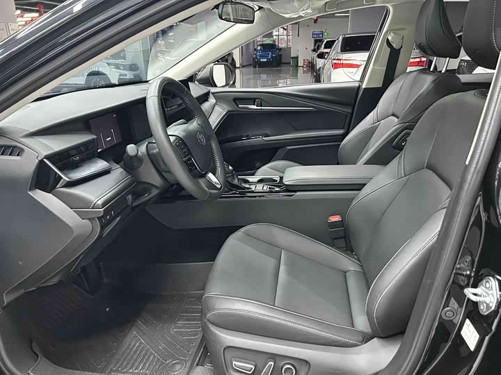 Фото 4 - Toyota Camry