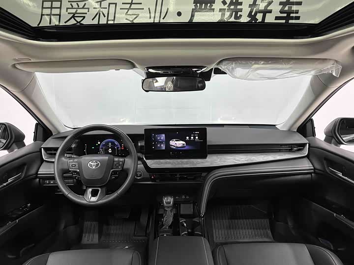 Фото 5 - Toyota Camry