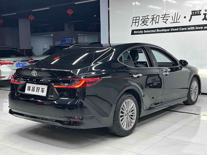 Фото 7 - Toyota Camry