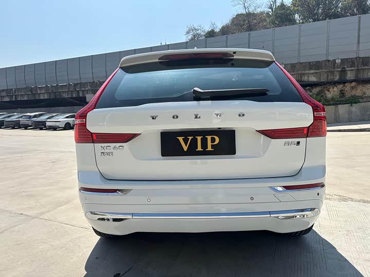 Фото 8 - Volvo XC60