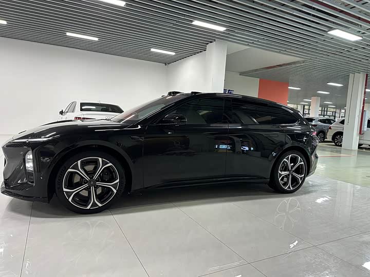 Фото 2 - Nio ET5T