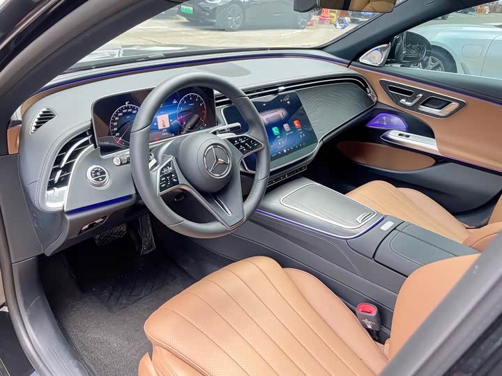 Фото 4 - Mercedes-Benz E-Class