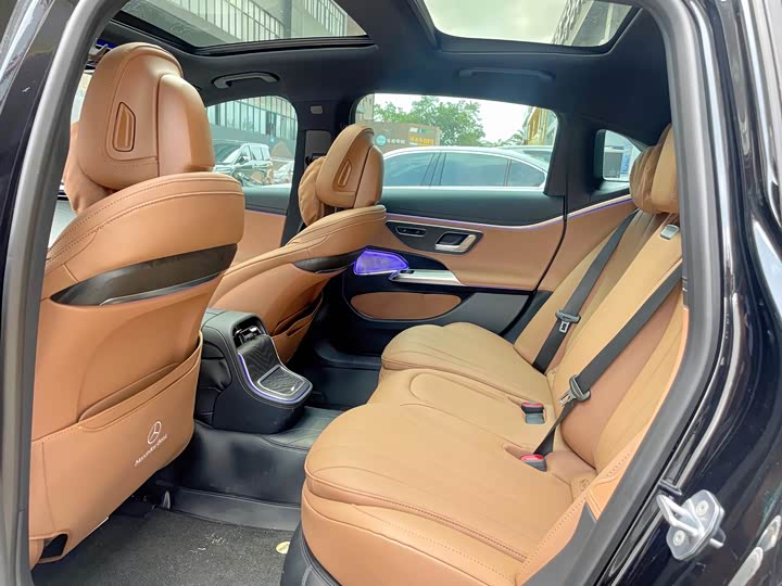 Фото 5 - Mercedes-Benz E-Class