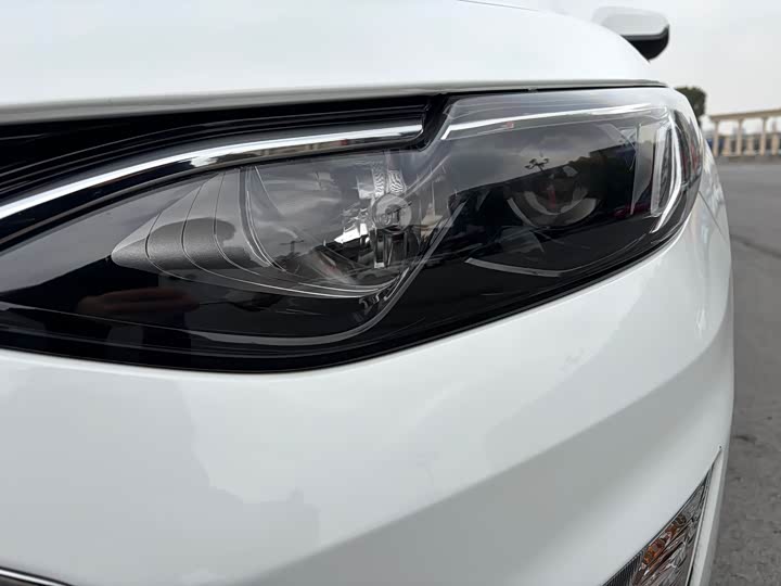 Фото 4 - Chevrolet Malibu XL