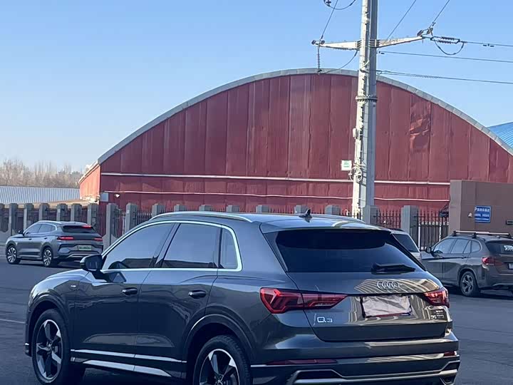 Фото 4 - Audi Q3