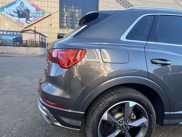 Фото 8 - Audi Q3