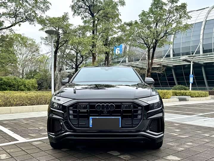 Фото 2 - Audi Q8