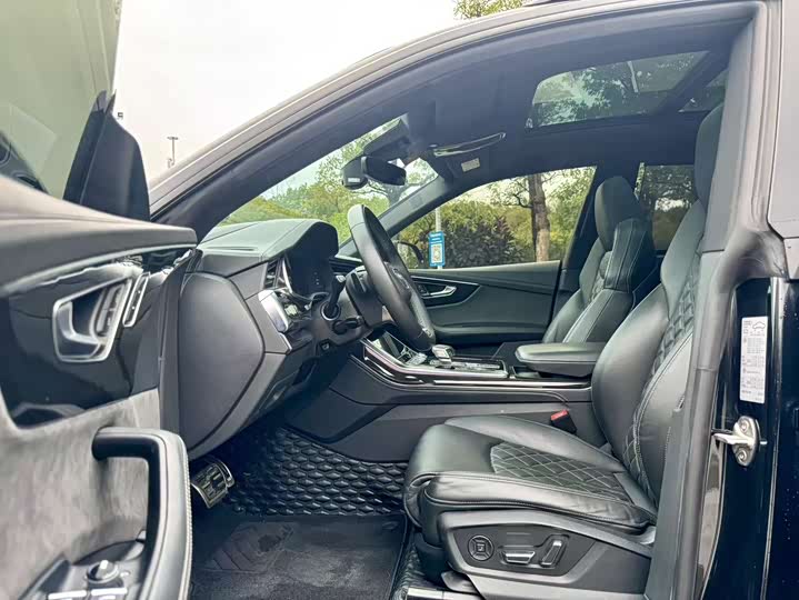 Фото 3 - Audi Q8