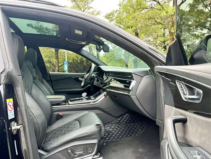 Фото 4 - Audi Q8