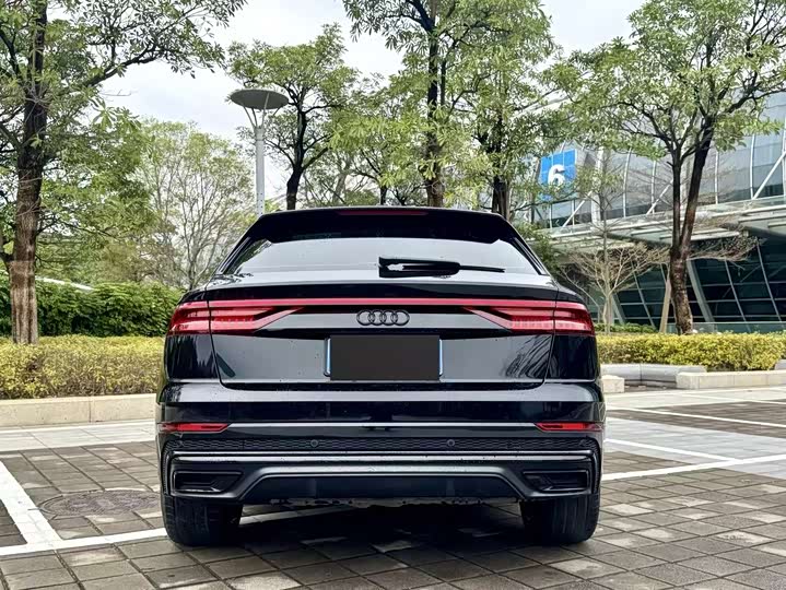 Фото 9 - Audi Q8