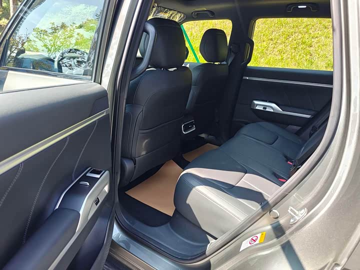 Фото 9 - Changan Deepal G318