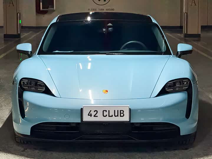 Photo 3 - Porsche Taycan