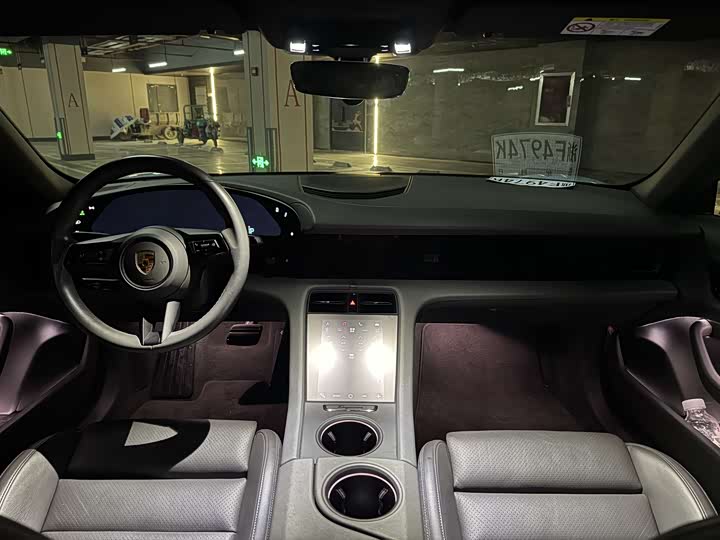 Photo 9 - Porsche Taycan