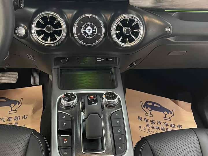 Фото 9 - Tank 300