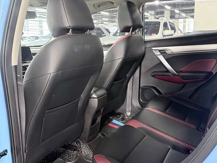 Фото 5 - Geely Coolray