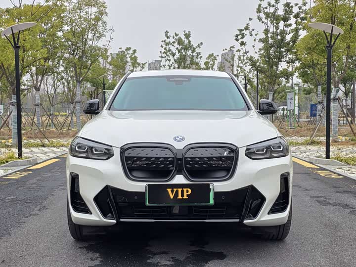 Фото 2 - BMW iX3