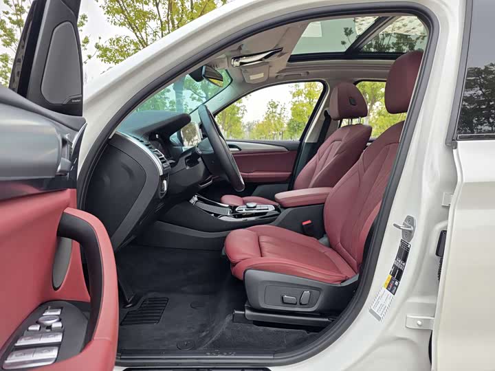 Фото 9 - BMW iX3