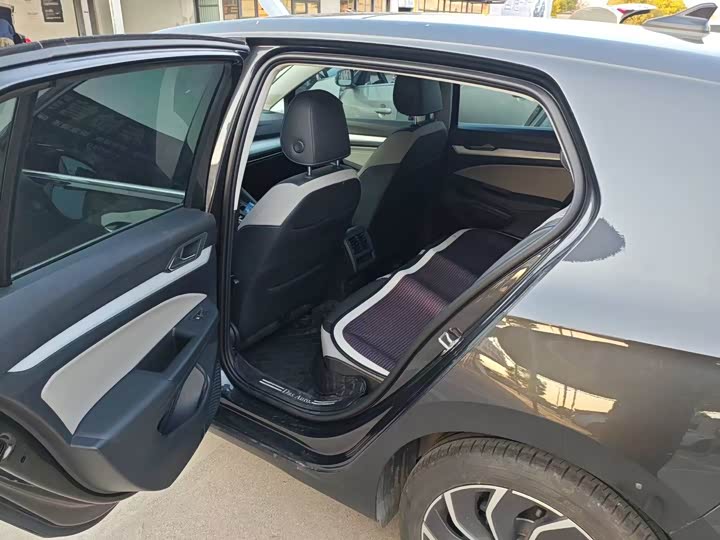 Фото 7 - Volkswagen Golf