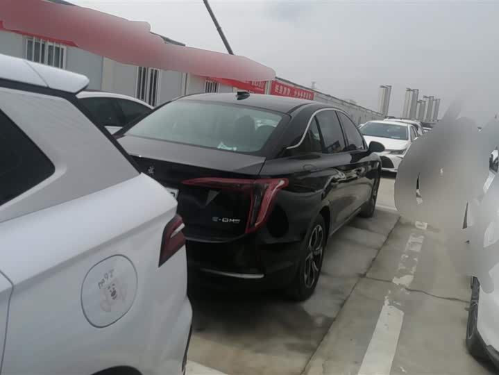 Фото 3 - Hongqi E-QM5