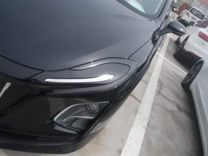 Фото 5 - Hongqi E-QM5