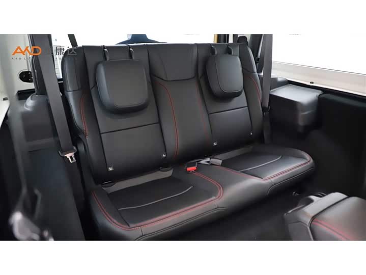 Photo 8 - Jeep Wrangler