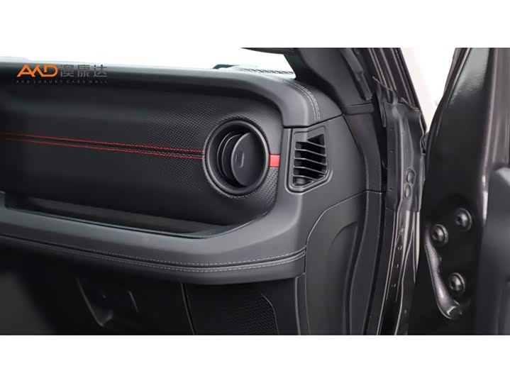 Photo 9 - Jeep Wrangler